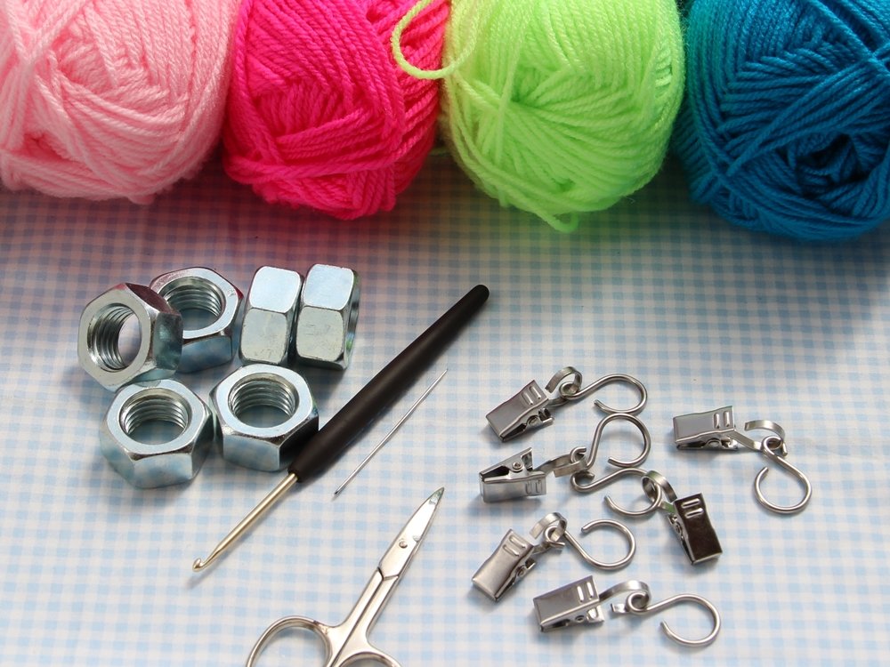 Blog-Inhaltsbild für 'Etwas Praktisches für den Garten: Tischtuchbeschwerer aus Garnresten häkeln'