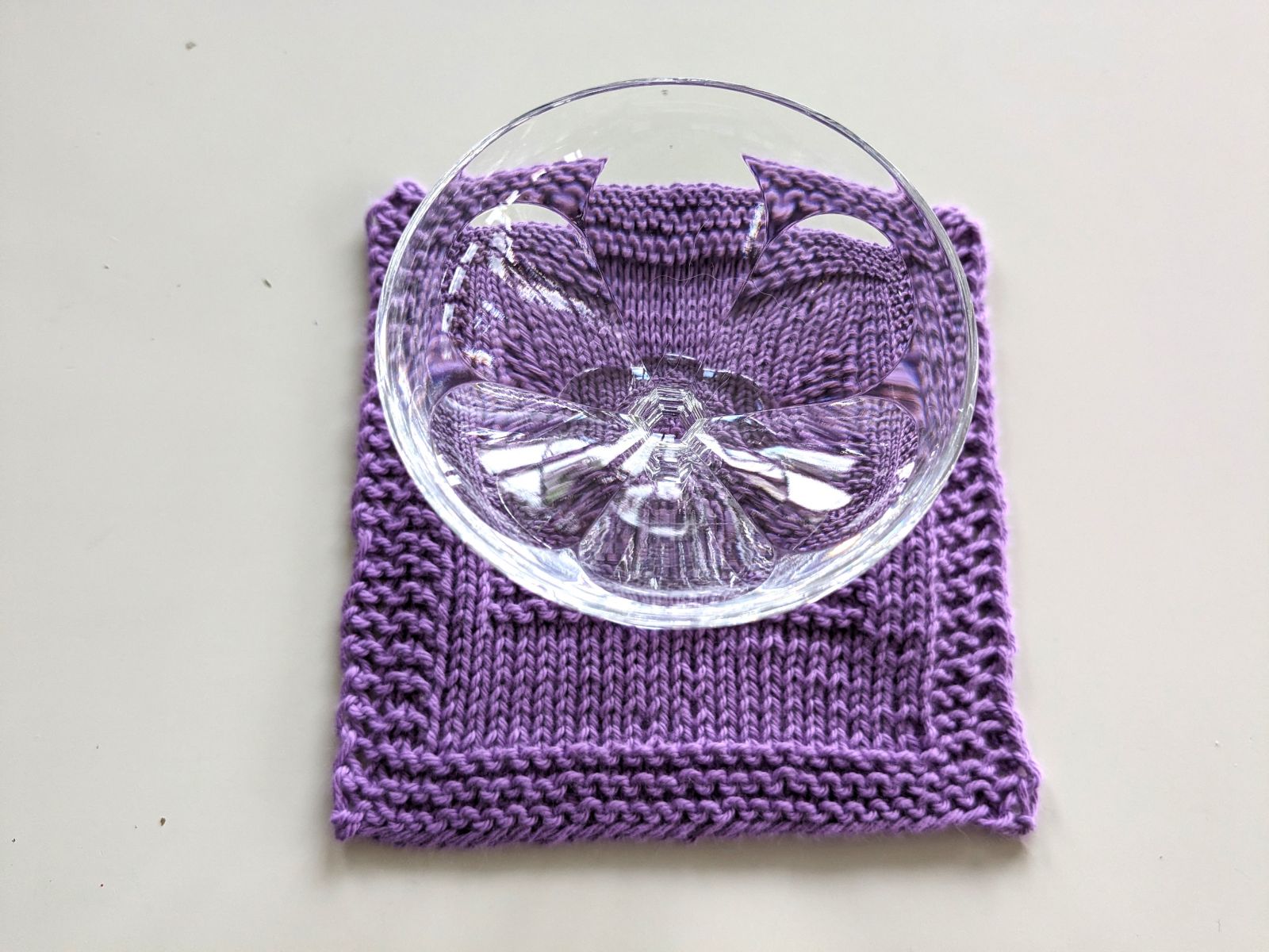 Blog-Inhaltsbild für 'Free knitting pattern coaster / cleaning pad "Crown"'