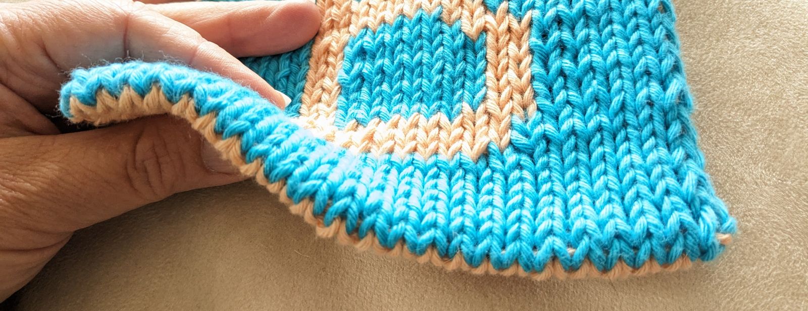 Blog-Inhaltsbild für 'Kostenlose Strickanleitung für ein "B" - in Doubleface'