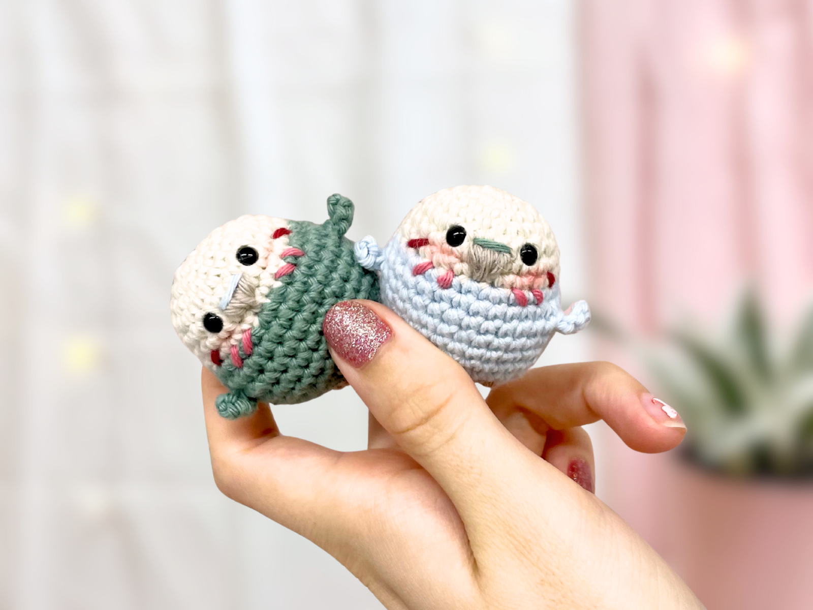 Blog-Inhaltsbild für 'Kostenlose Häkelanleitung – Amigurumi Papagei häkeln'