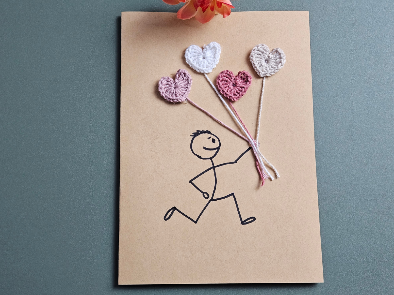 Blog-Inhaltsbild für 'Häkelprojekte für den Muttertag #2: Karte mit gehäkelter Applikation'