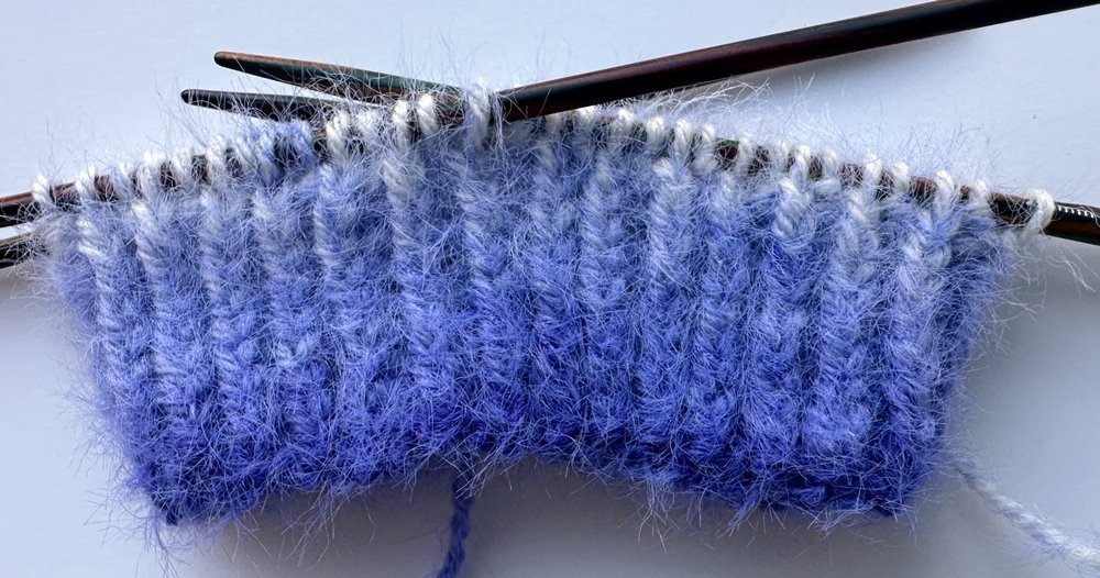 Blog-Inhaltsbild für 'Kuschelweiche Flauschsocken stricken'