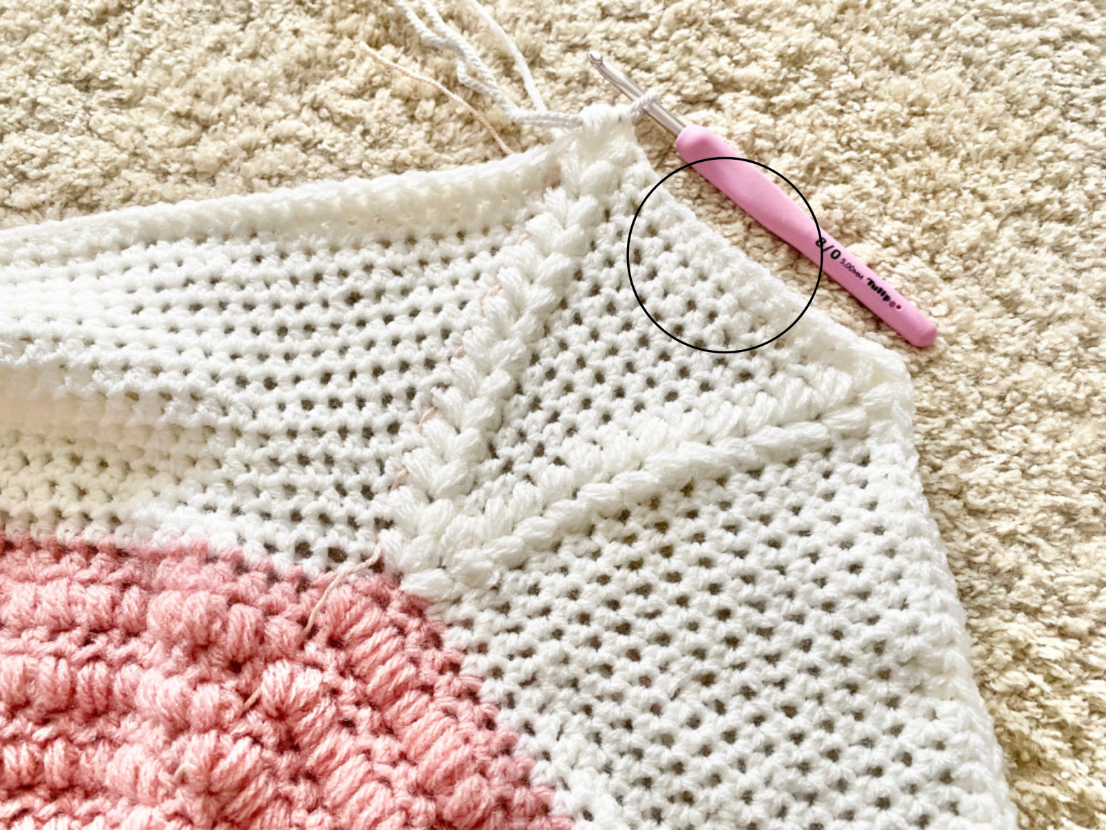 Blog-Inhaltsbild für '14. Herzensdiamanten von Wolldiamant: Herzensdiamantkuscheldecke- Ein Stück Geborgenheit – Masche für Masche'