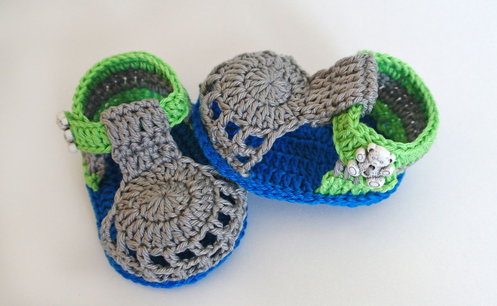 Blog-Inhaltsbild für 'Häkelanleitung Baby-Schuhe für Jungen & Mädchen'