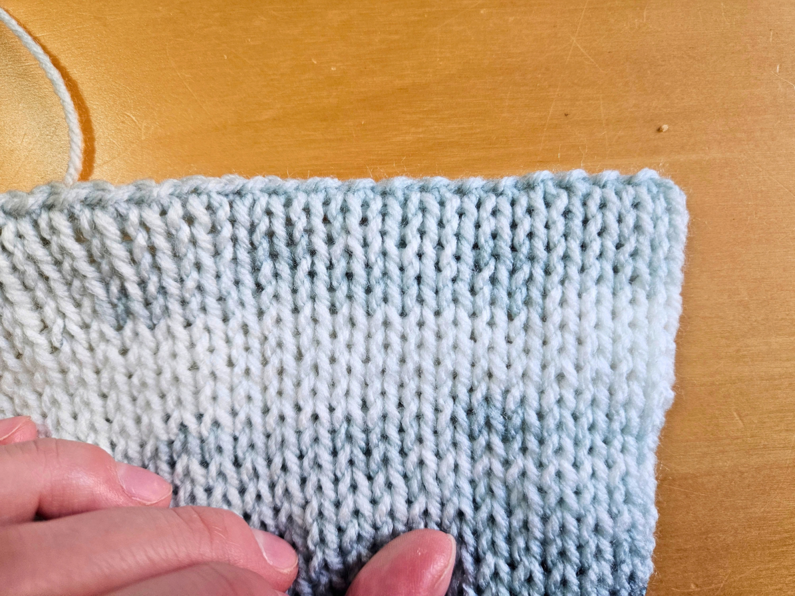Blog-Inhaltsbild für 'Armstulpen mit Daumenloch auf der Addi Express Kingsize stricken'