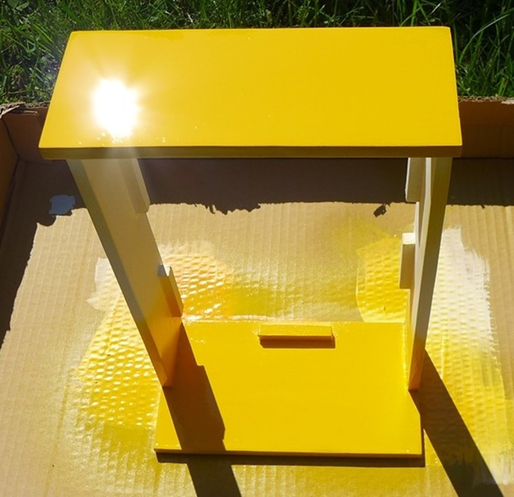 Blog-Inhaltsbild für 'Kreativ mit Holz: Wir bauen gemeinsam ein Puppenbett im Bauhausstil'