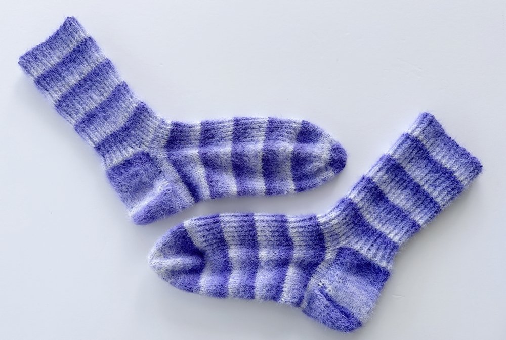 Blog-Inhaltsbild für 'Kuschelweiche Flauschsocken stricken'