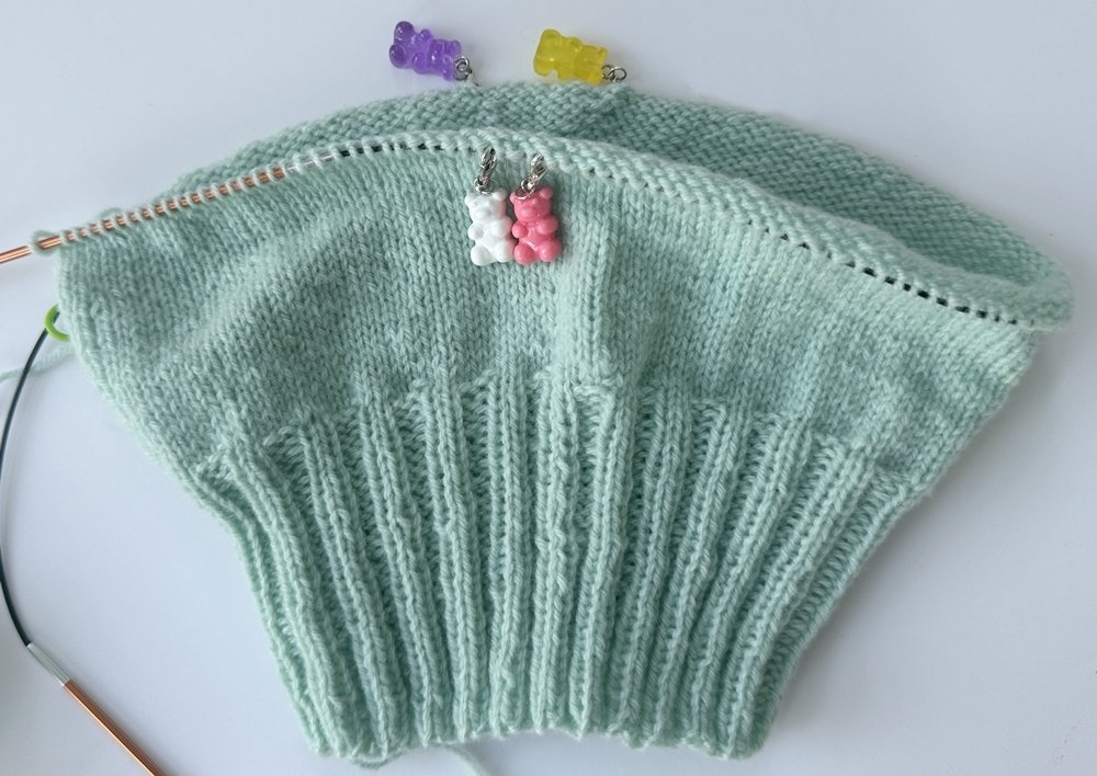 Blog-Inhaltsbild für 'Strickanleitung Babyhose in 3 Größen'