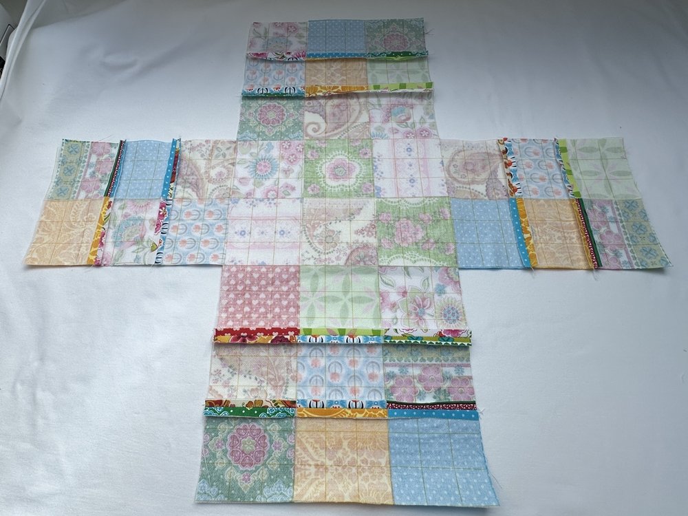 Blog-Inhaltsbild für 'Kindertasche im Patchwork-Style - Kostenlose Nähanleitung'
