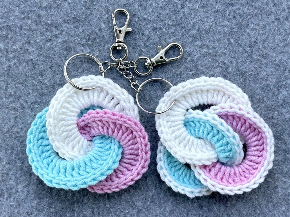 Blog-Inhaltsbild für 'Schlüsselanhänger aus Wollresten - Häkelanleitung auch für Häkelanfänger'