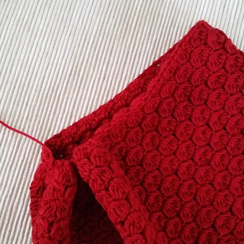 Blog-Inhaltsbild für 'Kostenlose Häkelanleitung: Feminine Slouchy-Mütze'