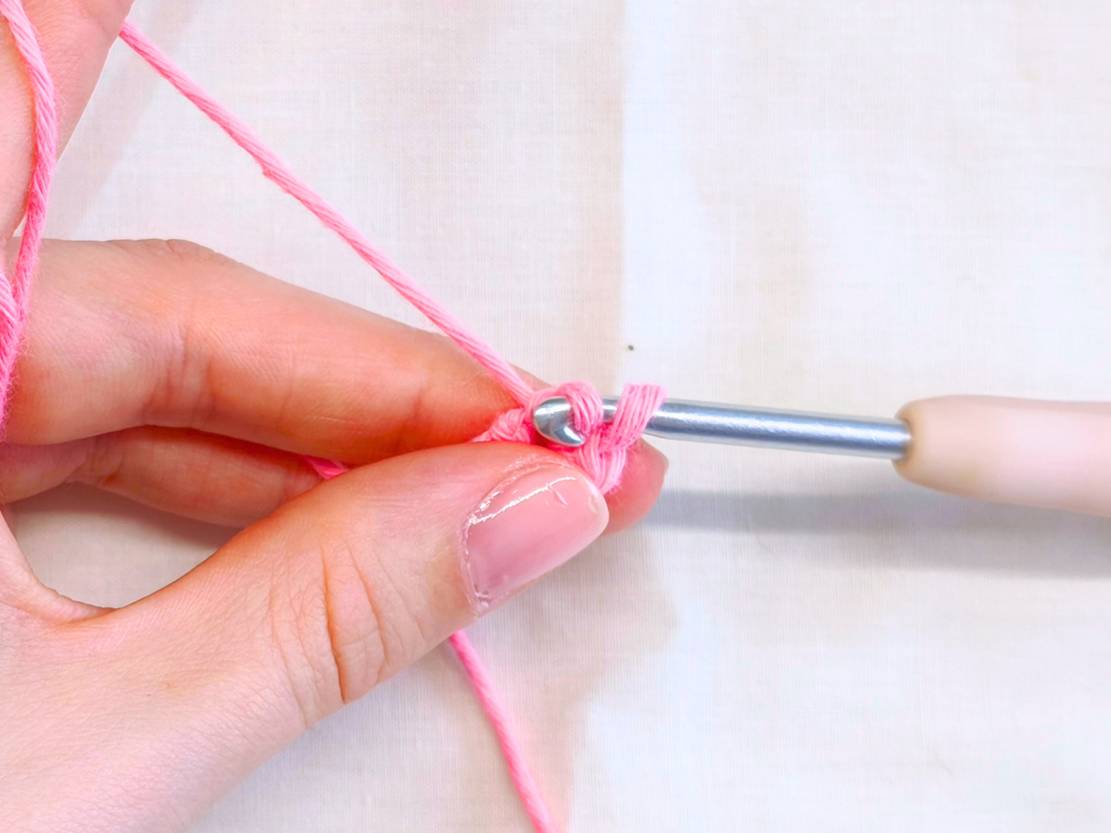 Blog-Inhaltsbild für 'Amigurumis häkeln lernen - Die wichtigsten Maschenarten für Anfänger erklärt'