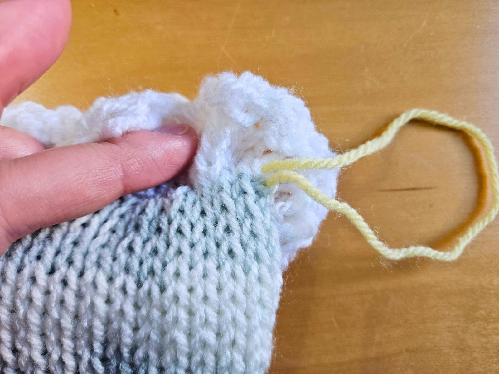 Blog-Inhaltsbild für 'Armstulpen mit Daumenloch auf der Addi Express Kingsize stricken'