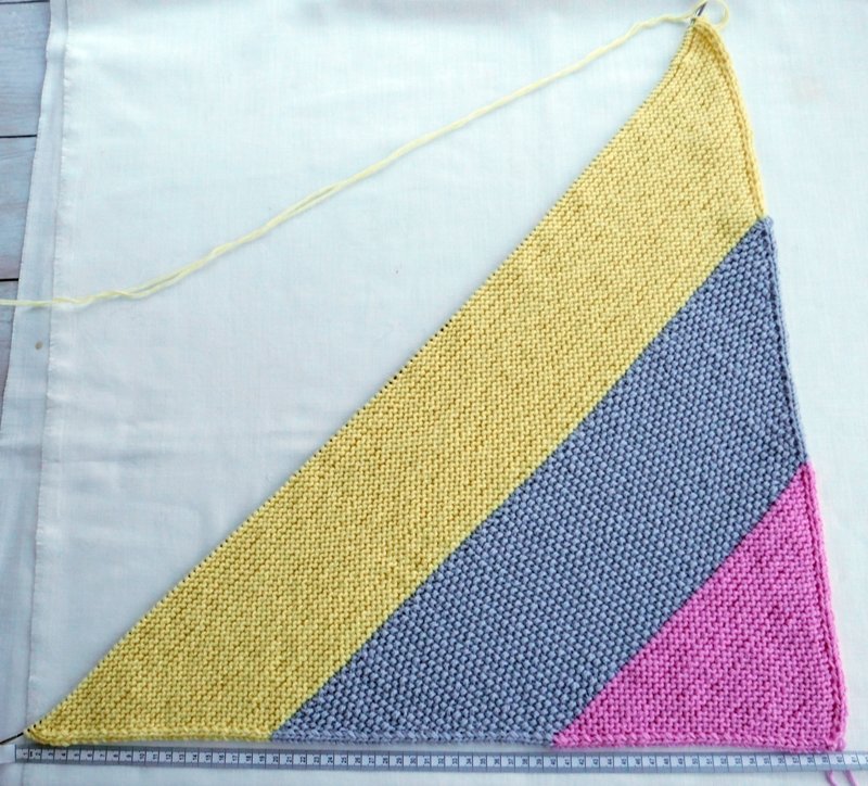 Blog-Inhaltsbild für 'Die weichste Babydecke der Welt im Mustermix - Kostenlose Strickanleitung'