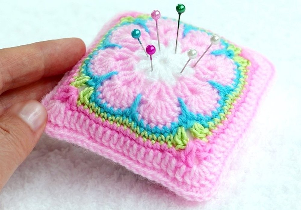 Blog-Inhaltsbild für 'Wollreste - Ideen und Anregungen + Gratis Häkelanleitung für ein Windlicht'