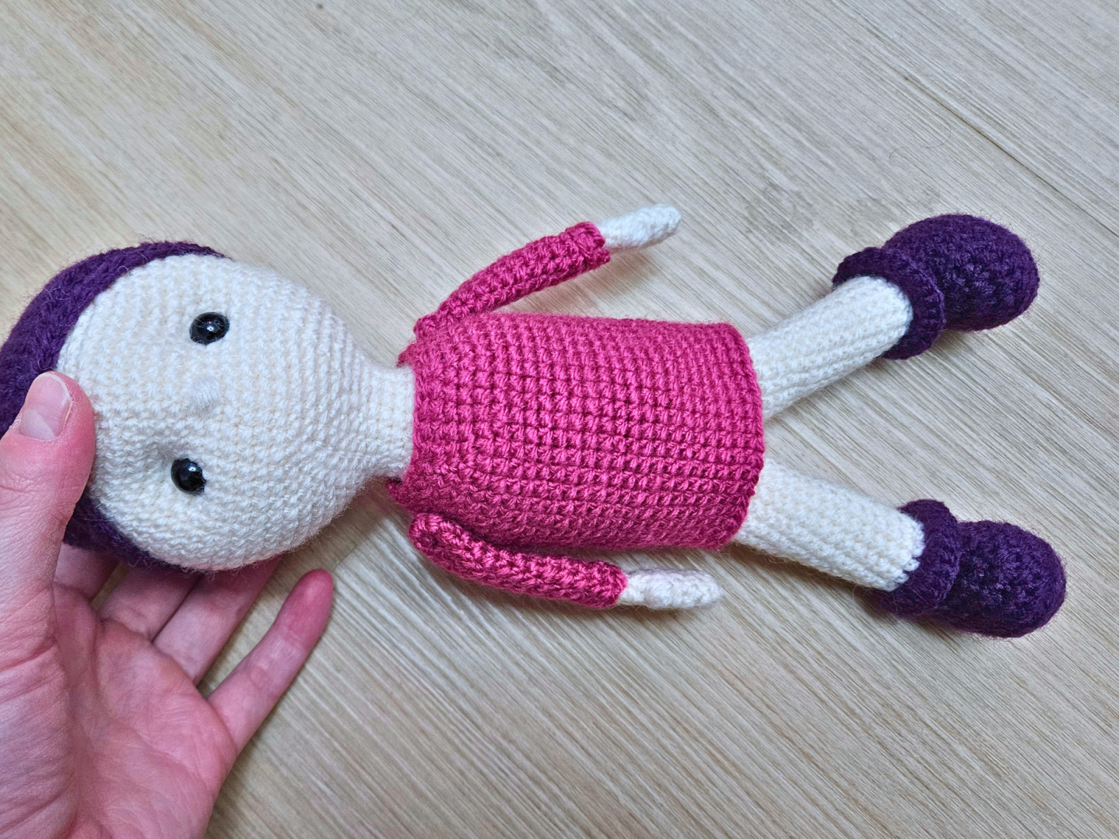 Blog-Inhaltsbild für 'Kostenlose Häkelanleitung Weihnachtself Poinsettia'