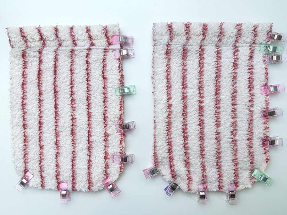 Blog-Inhaltsbild für 'Aus Alt mach Neu: Waschhandschuhe aus altem Bademantel nähen'