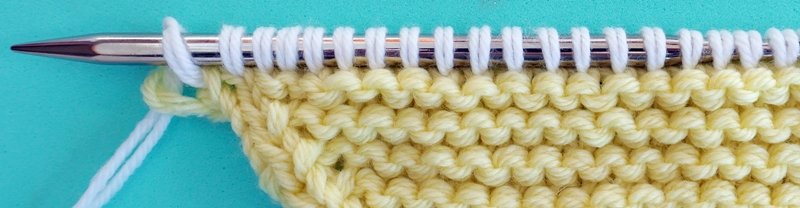 Blog-Inhaltsbild für 'Die weichste Babydecke der Welt im Mustermix - Kostenlose Strickanleitung'