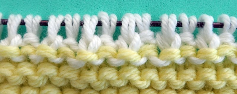 Blog-Inhaltsbild für 'Die weichste Babydecke der Welt im Mustermix - Kostenlose Strickanleitung'