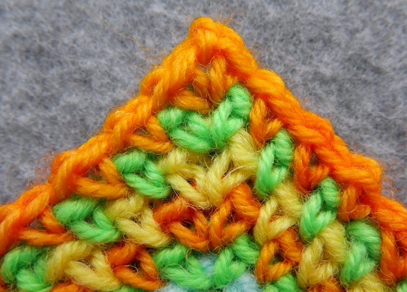 Blog-Inhaltsbild für 'Geniales Häkelmuster von innen nach außen - Kostenlose Häkelanleitung für Tasche'