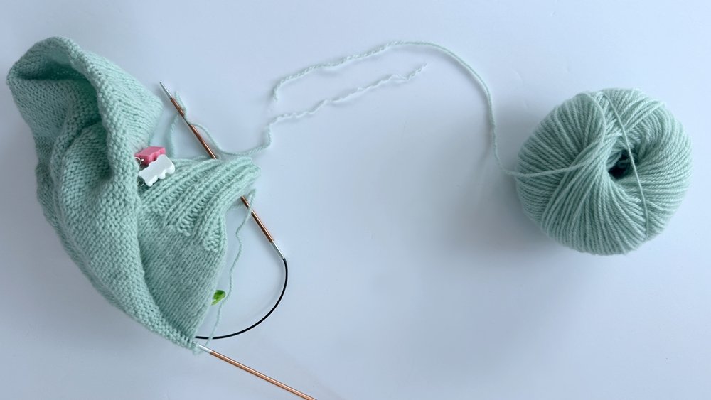 Blog-Inhaltsbild für 'Strickanleitung Babyhose in 3 Größen'