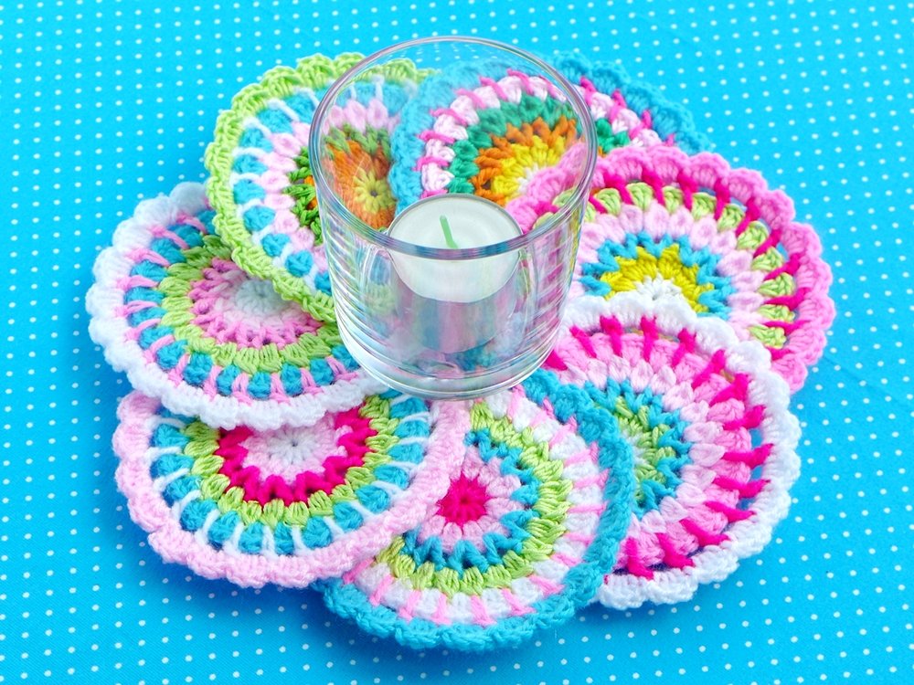 Blog-Inhaltsbild für 'Schlüsselanhänger aus Wollresten - Häkelanleitung auch für Häkelanfänger'