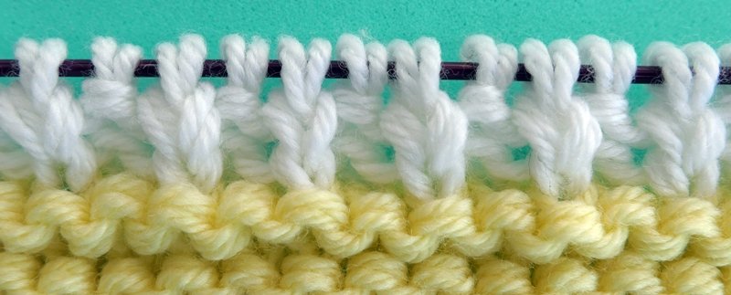 Blog-Inhaltsbild für 'Die weichste Babydecke der Welt im Mustermix - Kostenlose Strickanleitung'