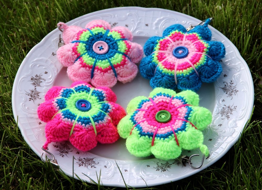 Blog-Inhaltsbild für 'Etwas Praktisches für den Garten: Tischtuchbeschwerer aus Garnresten häkeln'