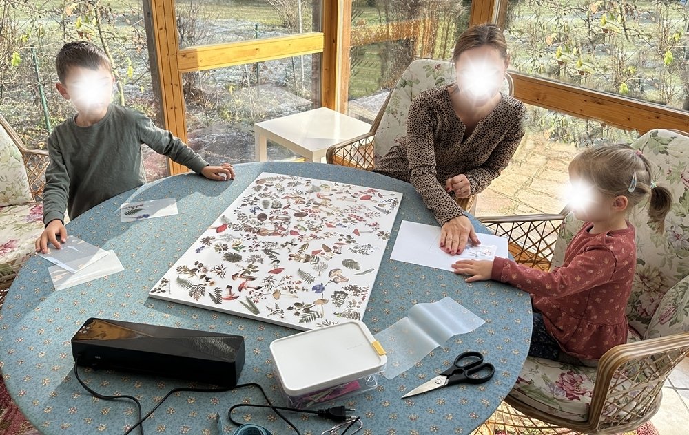 Blog-Inhaltsbild für 'DIY: Laminierte Lesezeichen mit Kindern basteln'