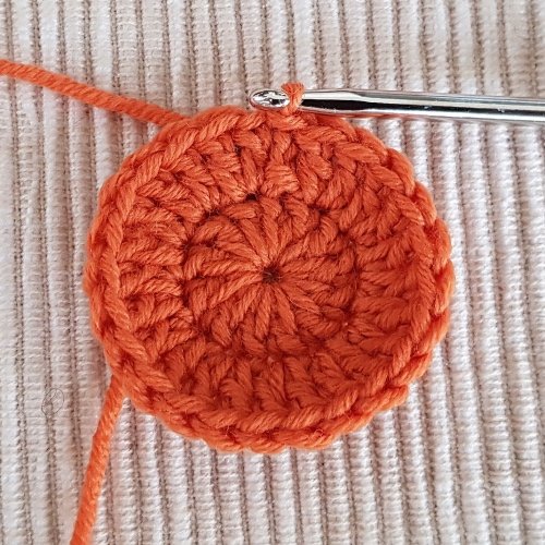 Blog-Inhaltsbild für 'Kostenlose Häkelanleitung: Feminine Slouchy-Mütze'