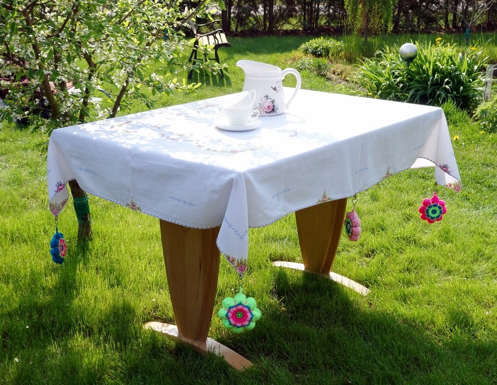 Blog-Inhaltsbild für 'Etwas Praktisches für den Garten: Tischtuchbeschwerer aus Garnresten häkeln'