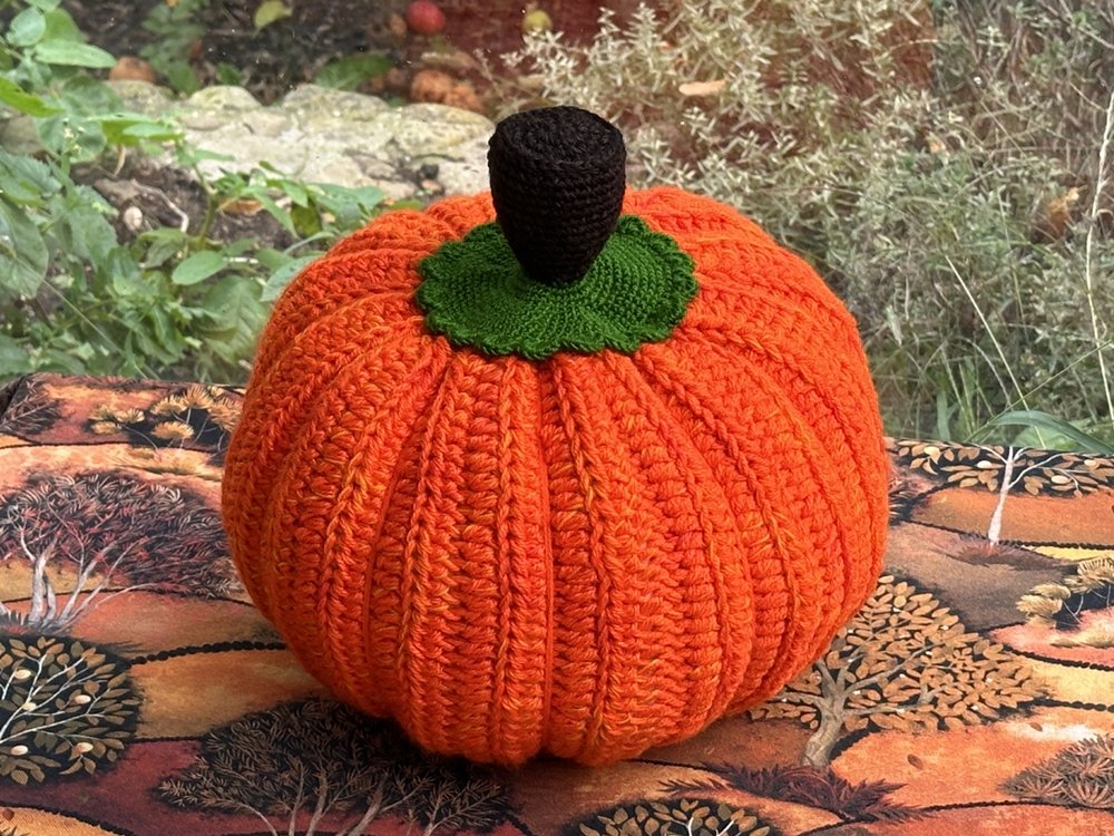 Blog-Inhaltsbild für 'Gehäkelte große Kürbisse als Dekoration'