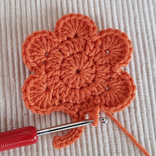 Blog-Inhaltsbild für 'Kostenlose Häkelanleitung: Feminine Slouchy-Mütze'