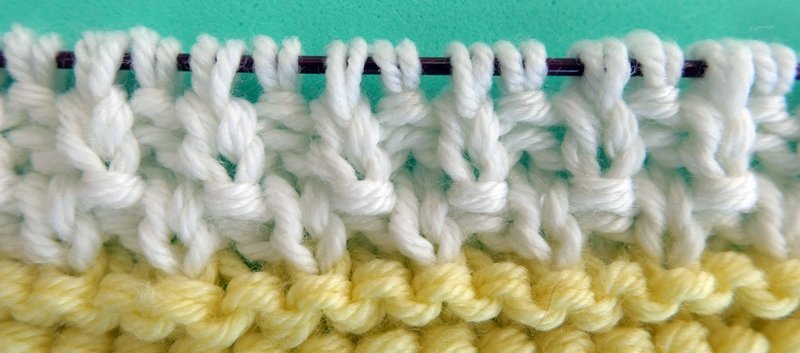 Blog-Inhaltsbild für 'Die weichste Babydecke der Welt im Mustermix - Kostenlose Strickanleitung'