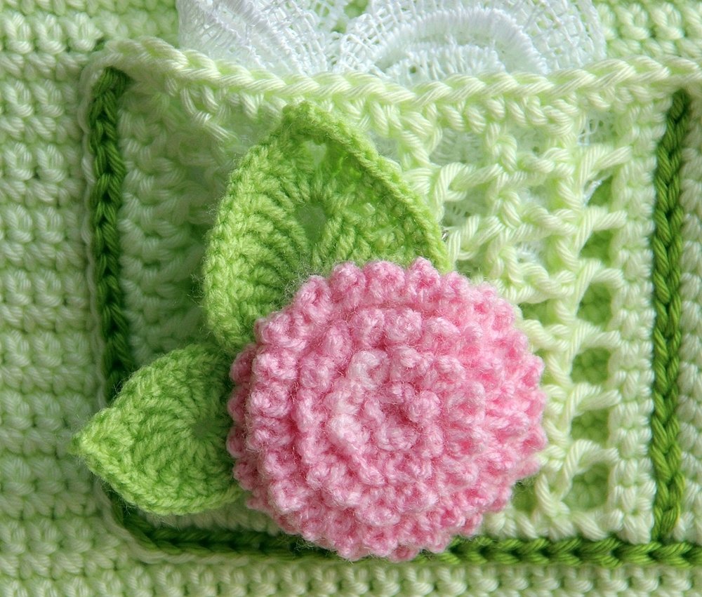 Blog-Inhaltsbild für '3D-Blüte - Schnell aus Garnresten gehäkelt'