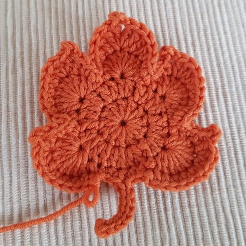 Blog-Inhaltsbild für 'Kostenlose Häkelanleitung: Feminine Slouchy-Mütze'