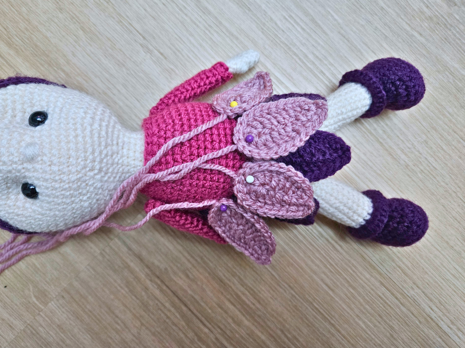 Blog content image for 'Free crochet pattern: Christmas Elf Poinsettia'