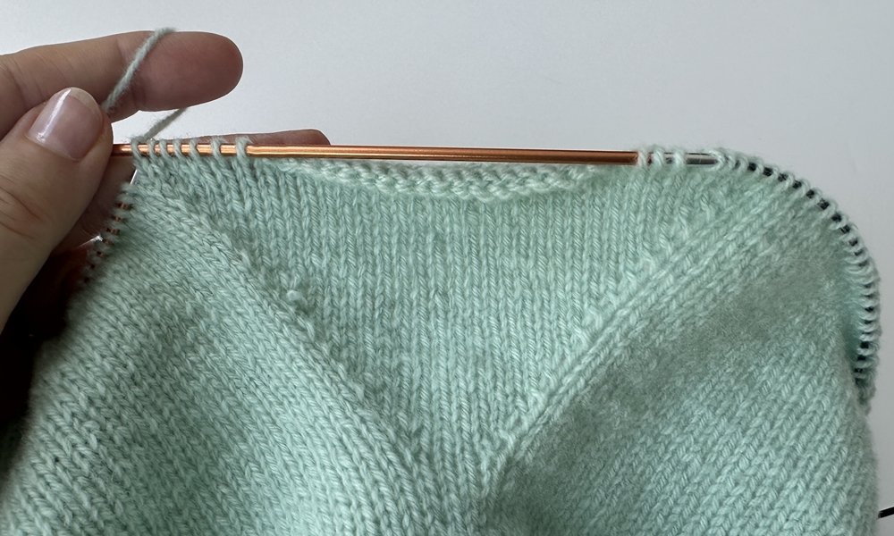 Blog-Inhaltsbild für 'Strickanleitung Babyhose in 3 Größen'
