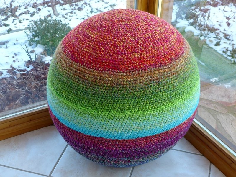 Blog-Inhaltsbild für 'Kostenlose Häkelanleítung Bezug für Sitzball aus Wollresten'