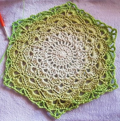 Blog-Inhaltsbild für 'Häkelanleitung runde Babydecke ++ Alisa ++'