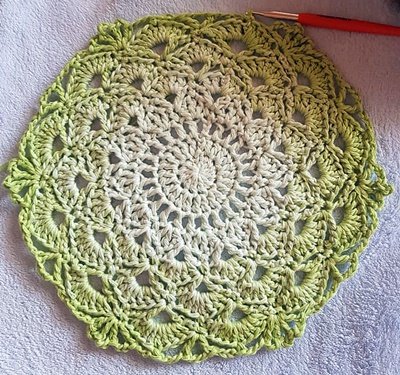 Blog-Inhaltsbild für 'Häkelanleitung runde Babydecke ++ Alisa ++'