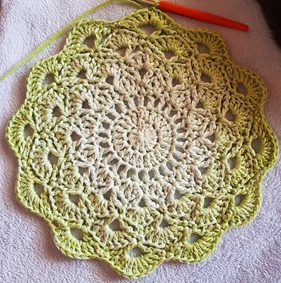 Blog-Inhaltsbild für 'Häkelanleitung runde Babydecke ++ Alisa ++'