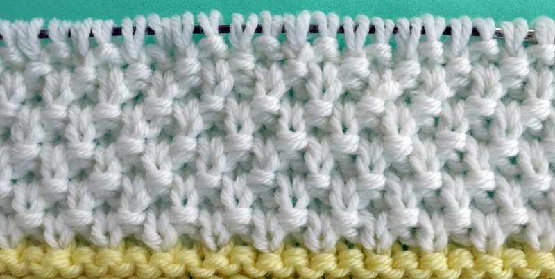 Blog-Inhaltsbild für 'Die weichste Babydecke der Welt im Mustermix - Kostenlose Strickanleitung'
