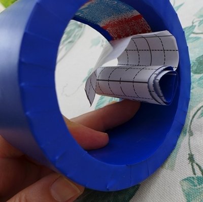 Blog-Inhaltsbild für 'Kostenlose Anleitung: Sessel und Teppich für Barbie und ihre Freundinnen'