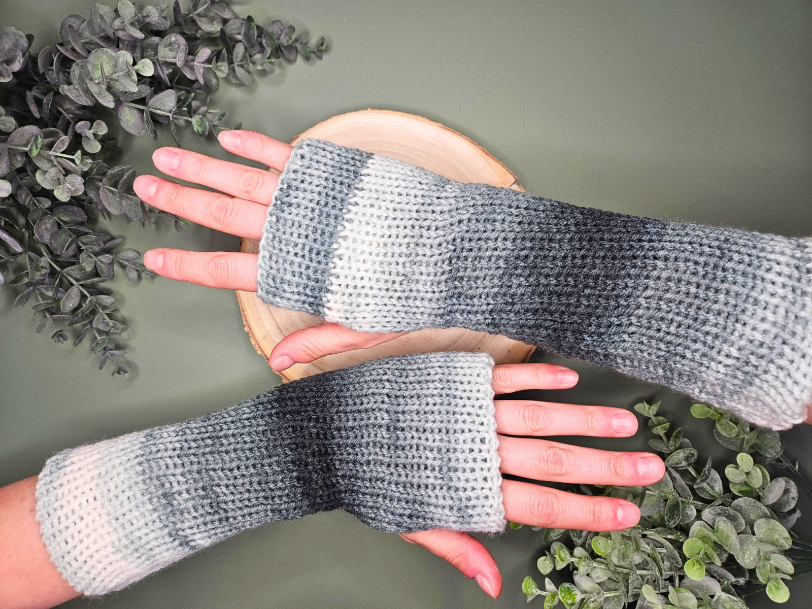 Blog-Inhaltsbild für 'Armstulpen mit Daumenloch auf der Addi Express Kingsize stricken'