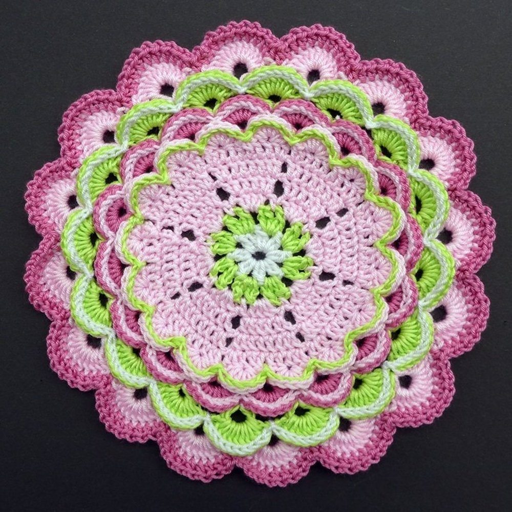 Blog-Inhaltsbild für '3D-Blüte - Schnell aus Garnresten gehäkelt'