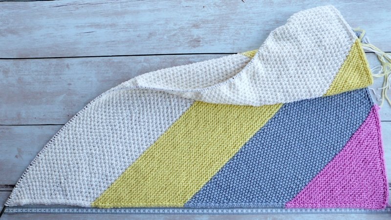 Blog-Inhaltsbild für 'Die weichste Babydecke der Welt im Mustermix - Kostenlose Strickanleitung'