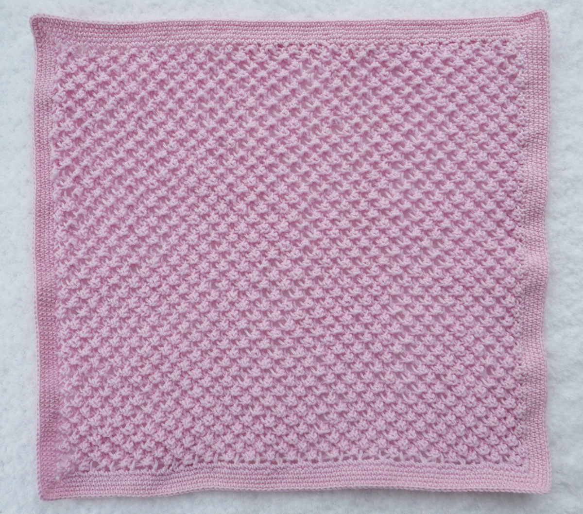 Blog-Inhaltsbild für 'Gratis Strickanleitung Decke im Röschenmuster'