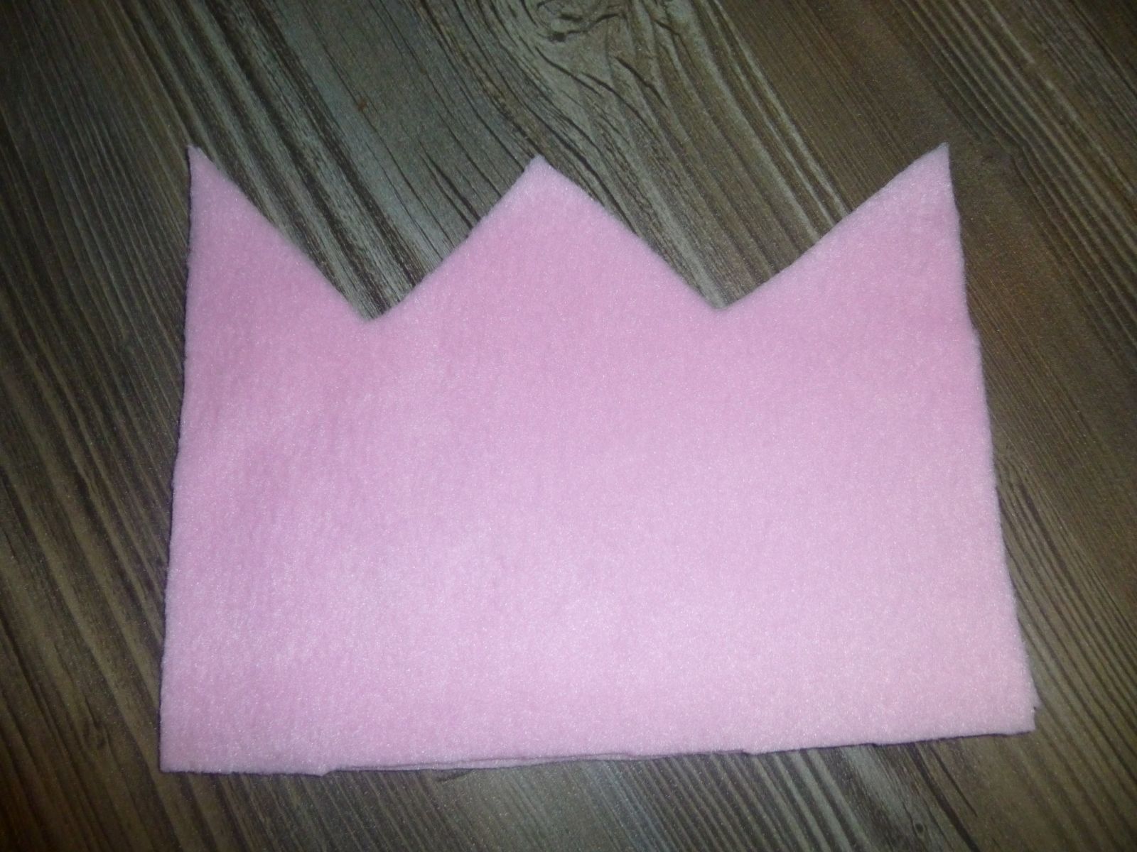 Blog-Inhaltsbild für 'Näh-Anleitung: Kronenmütze für kleine Prinzessinnen'