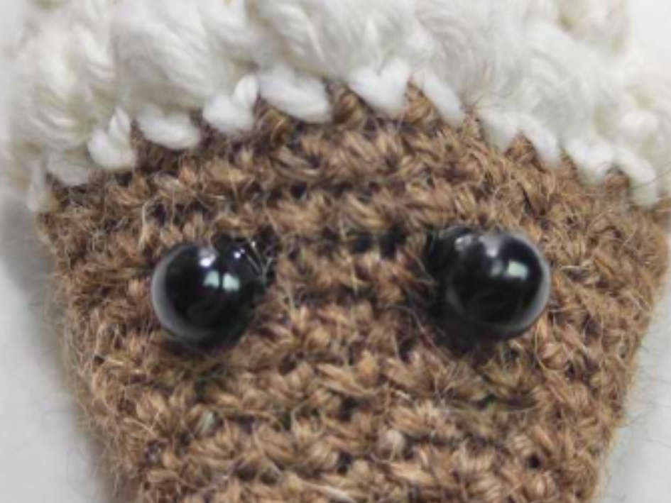 Blog-Inhaltsbild für 'Kostenlose Häkelanleitung Eierbecher Schäfchen für Ostern'